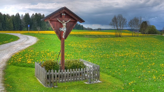 A crucifix in Bavaria. Hardo Müller, CC-BY-SA 2.0, https://www.flickr.com/photos/hardo/4621169202/