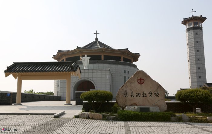 Haemi Martyrdom Holy Ground. Image by the Republic of Korea, CC-BY-SA 2.0, https://flickr.com/photos/koreanet/14031341538/