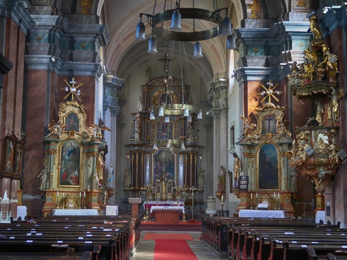 The interior of the Franciscan church in the city center of Szolnok. Image by Fülöp András, CC-BY-NC-SA 2.0, https://www.flickr.com/photos/101240316@N03/32726804507