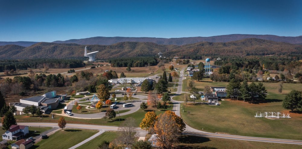 The Green Bank observatory. Image by the Observatory, CC-BY-NC-ND 2.0, https://flickr.com/photos/greenbankobservatory/51618331666/in/album-72157719610359701