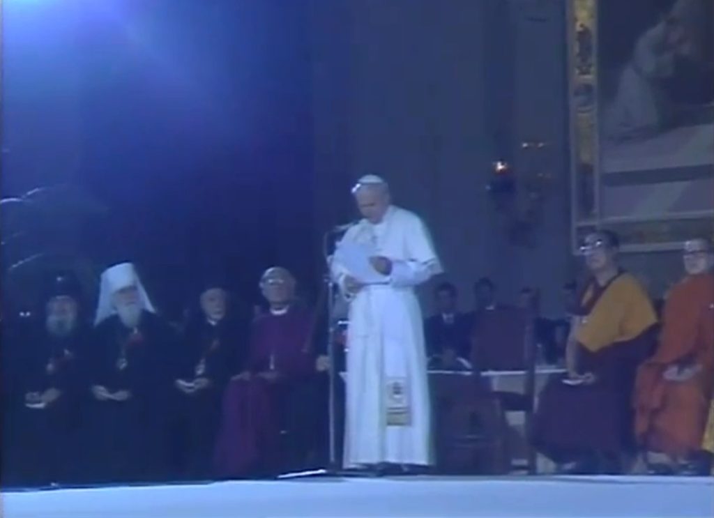 Screenshot from the video https://www.youtube.com/watch?v=U7K73r3X51I on the 1986 Assisi prayer meeting