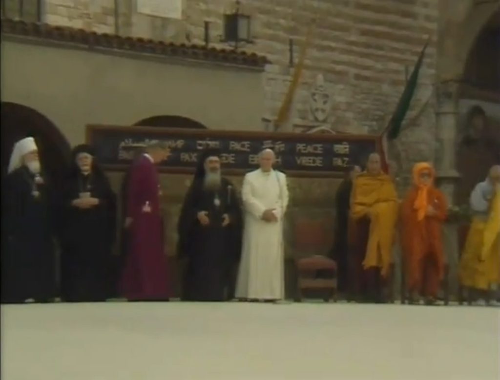Screenshot from the video https://www.youtube.com/watch?v=U7K73r3X51I on the 1986 Assisi prayer meeting