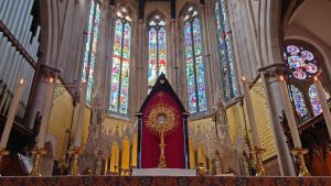 The Blessed Sacrament in St Dominic's Priory, London. Image by Lawrence Lew OP, CC-BY-NC-ND 2.0, https://www.flickr.com/photos/paullew/52151616536/