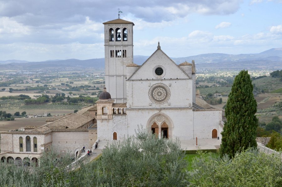 Assisi, Italy. Image by Michael Jones, CC-BY-NC-SA 2.0, https://flickr.com/photos/michaelcjones/37404534185/